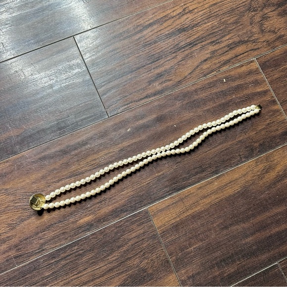 Elegant Cream Pearl Necklace - Picture 4 of 5